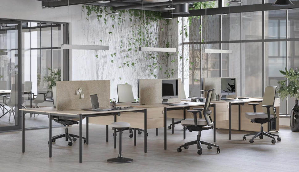 Mesa operativa en L con separadores